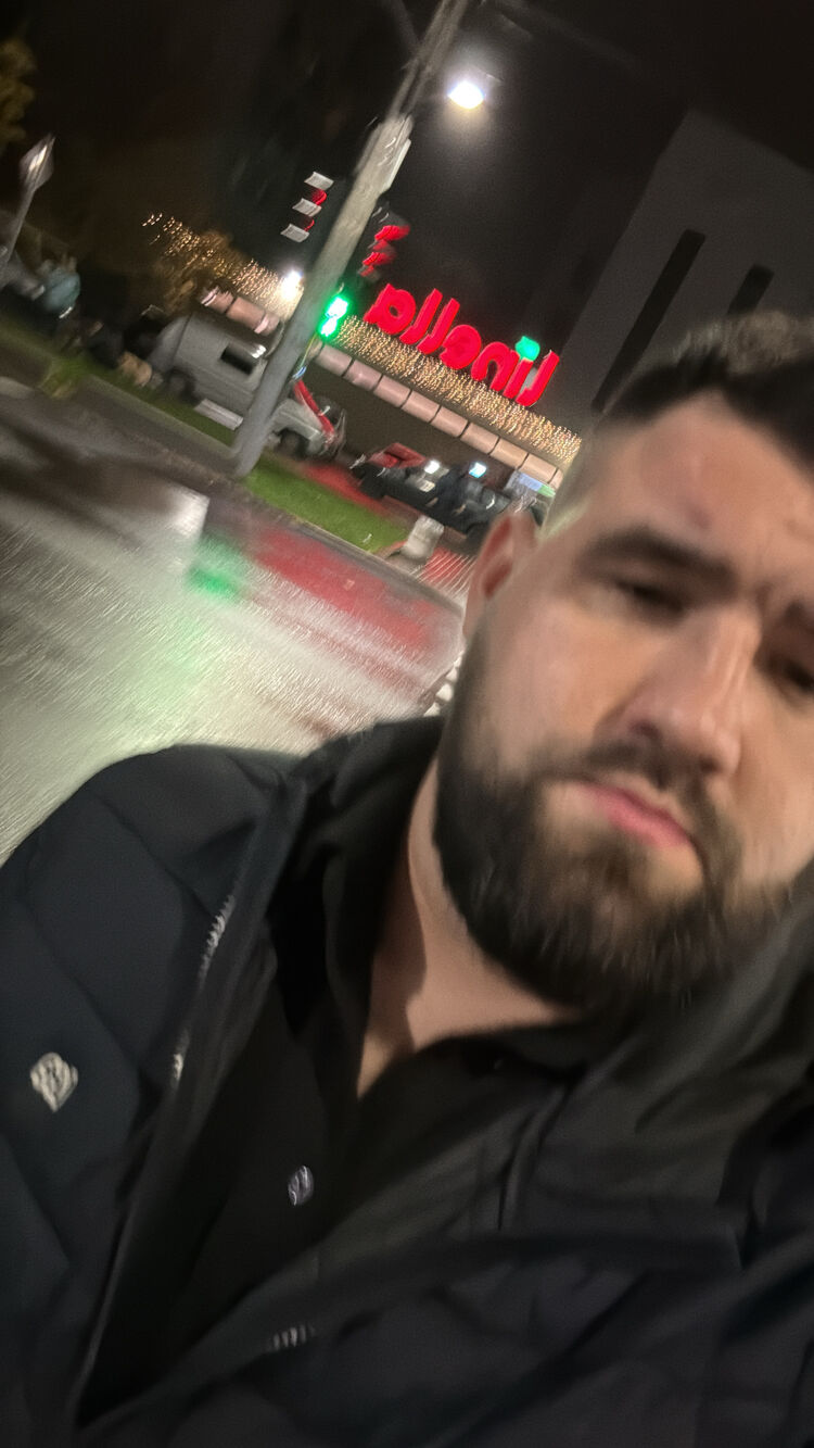  54806458  Alexei, 27 ,    