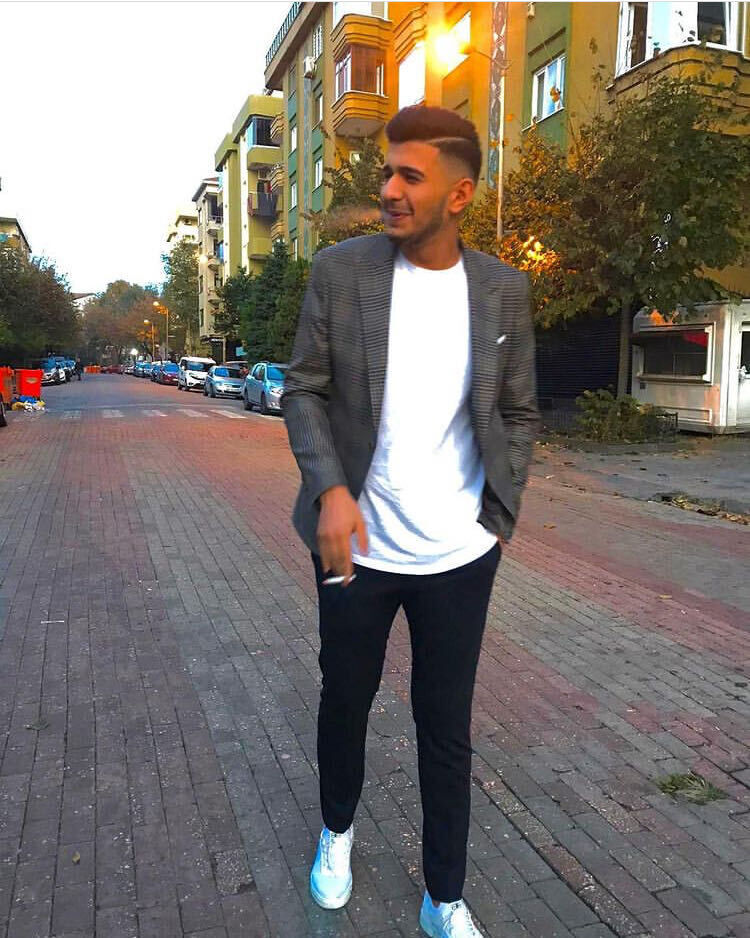  46185188  Yunus emre, 27 ,    Praha