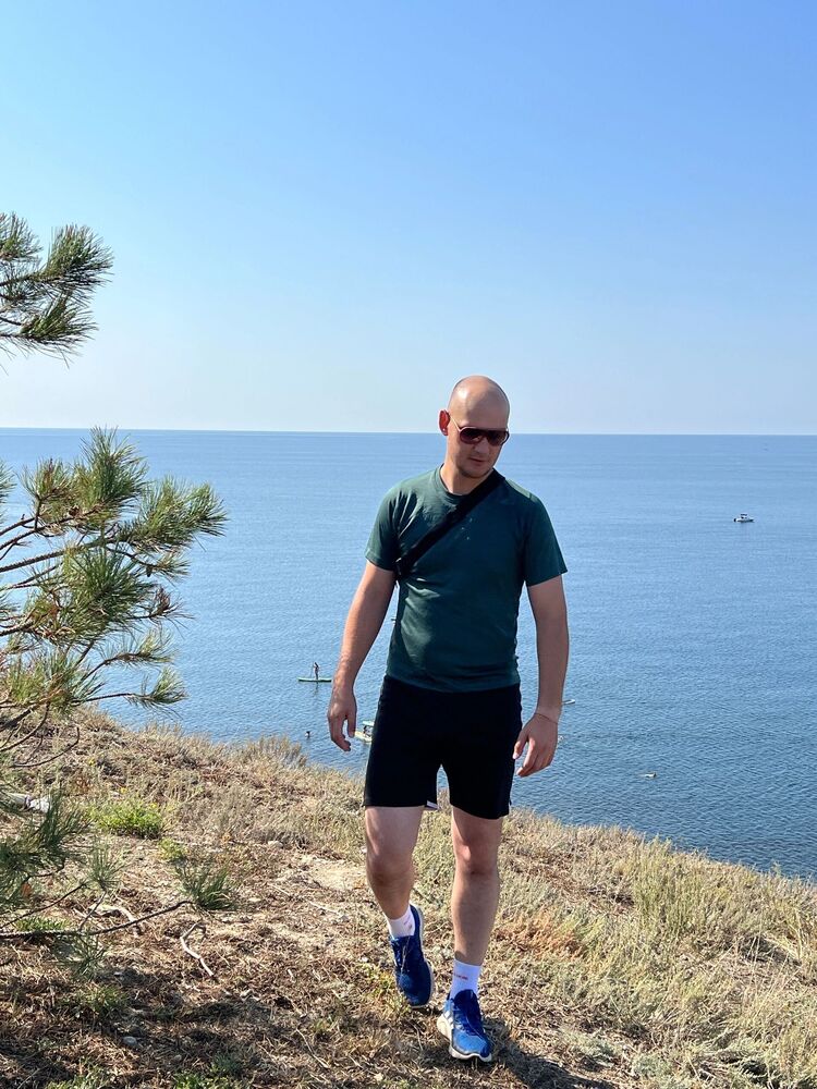  54532778  Denis, 25 ,    