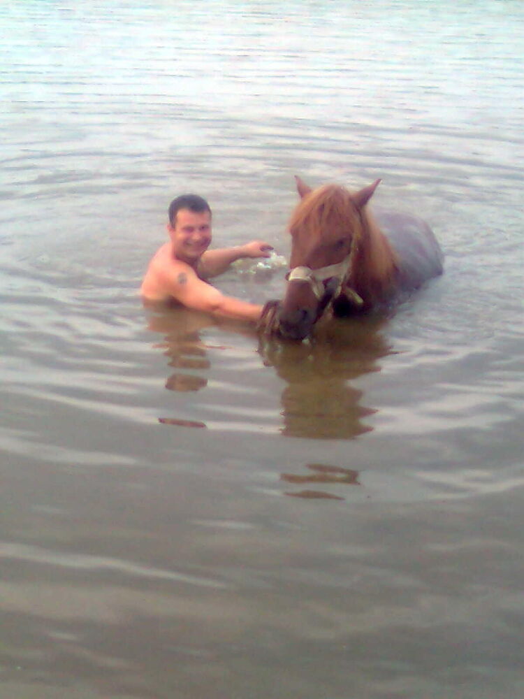  30022088  Ruslan md, 42 ,    