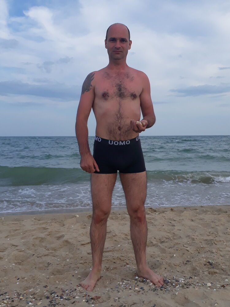  9715718  Sergiu, 43 ,    