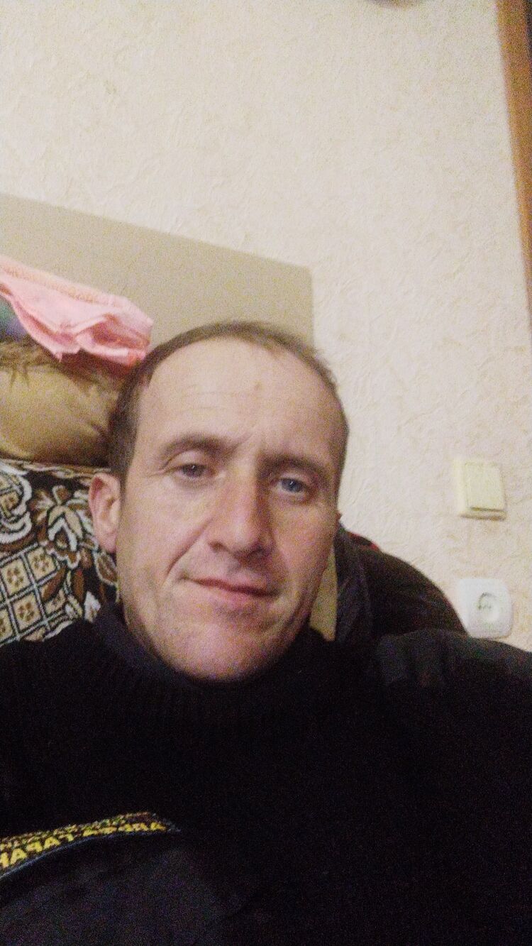  32494318  Valera, 46 ,    