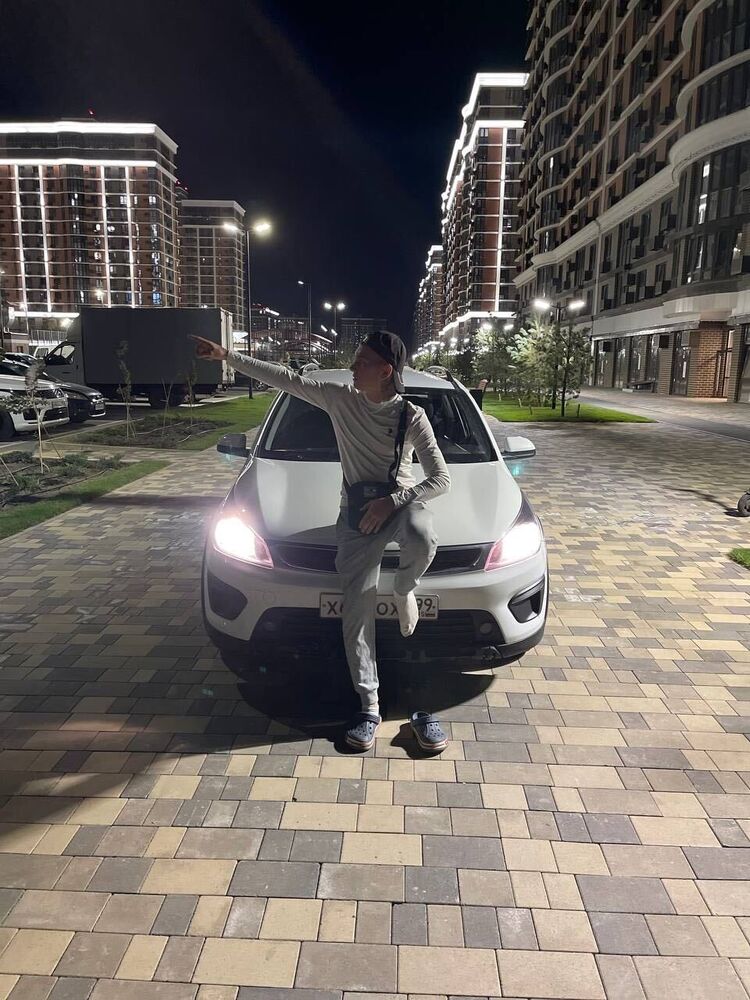  48054918  Arseny, 19 ,    Selfoss