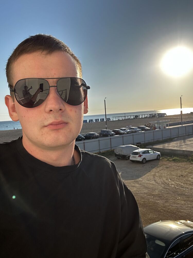  43346608  Roman, 26 ,    