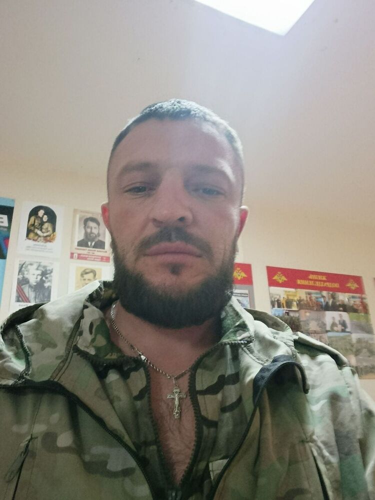  53734568  , 33 ,    