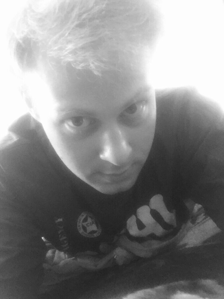  22402058  Artem, 29 ,    