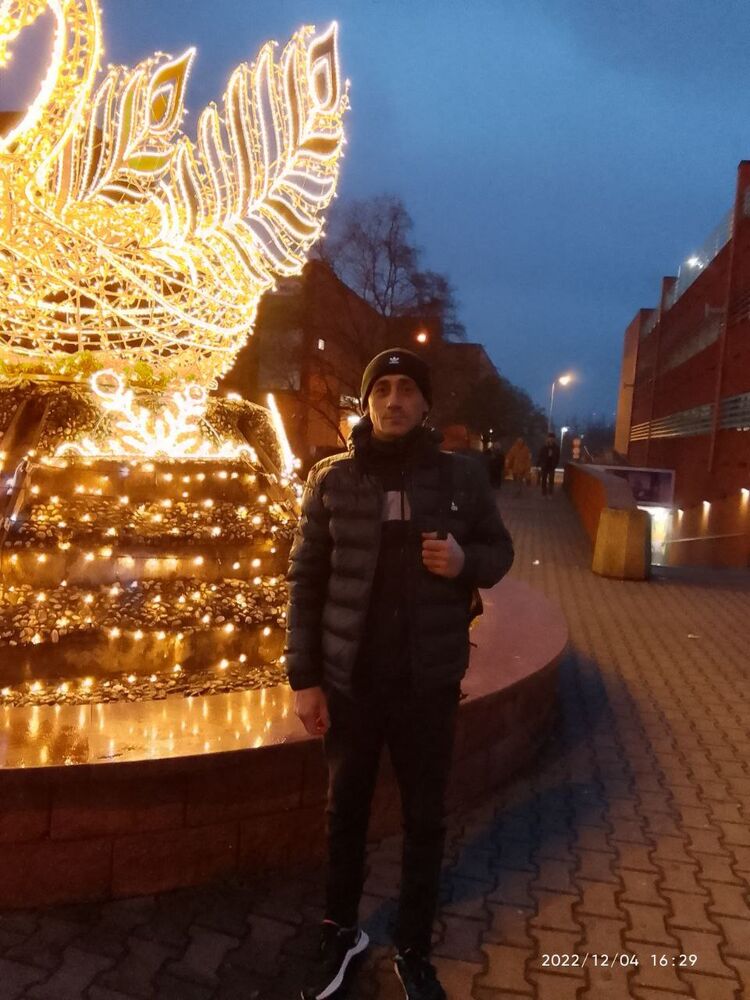  31078238  Artur, 40 ,    