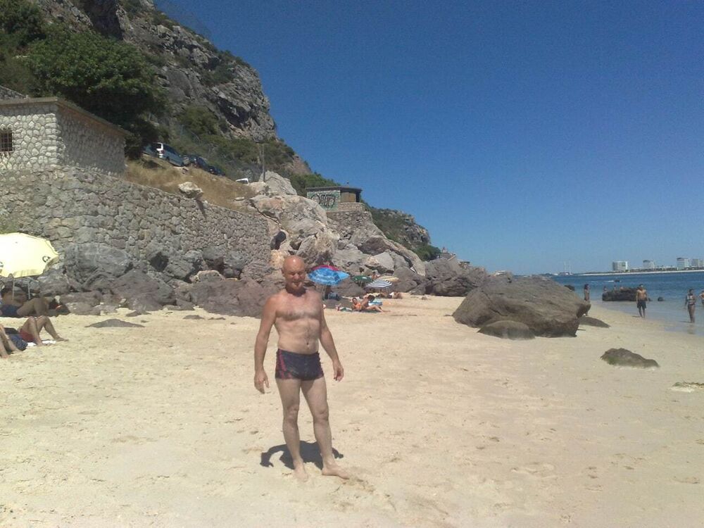  ,   Viktor, 41 ,   ,   