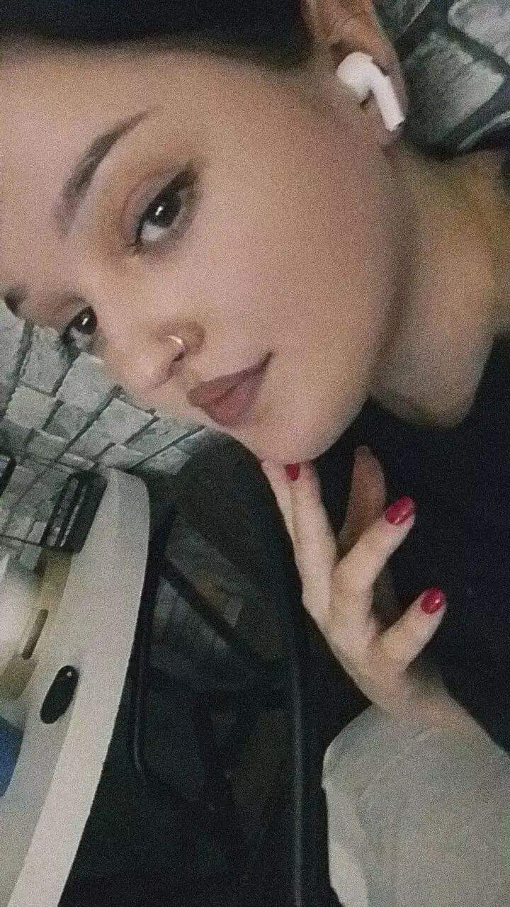  49068468  Nina, 23 ,    