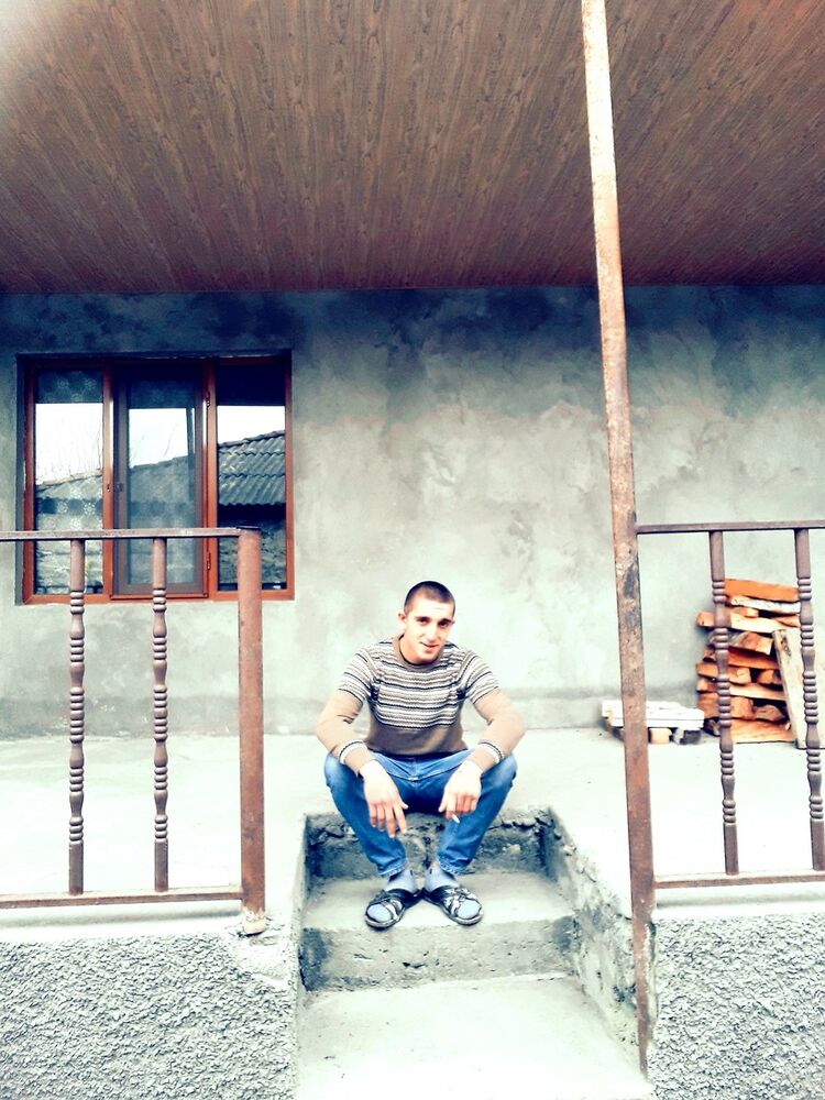  15557608  Levani, 27 ,    