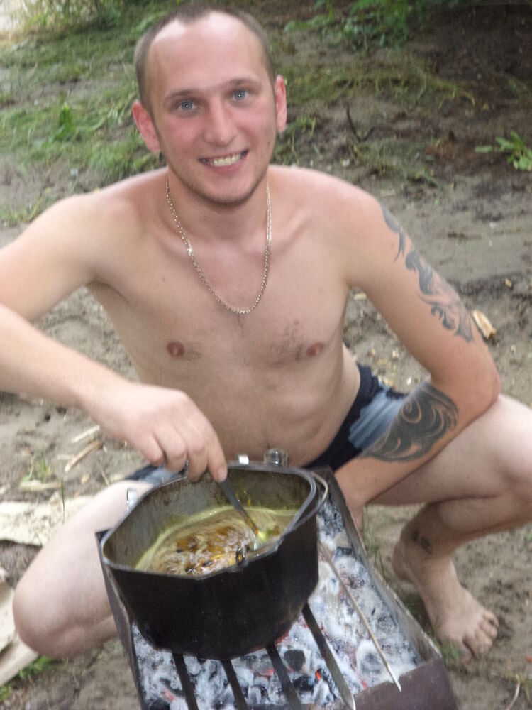  4251328  Tatooist, 37 ,    