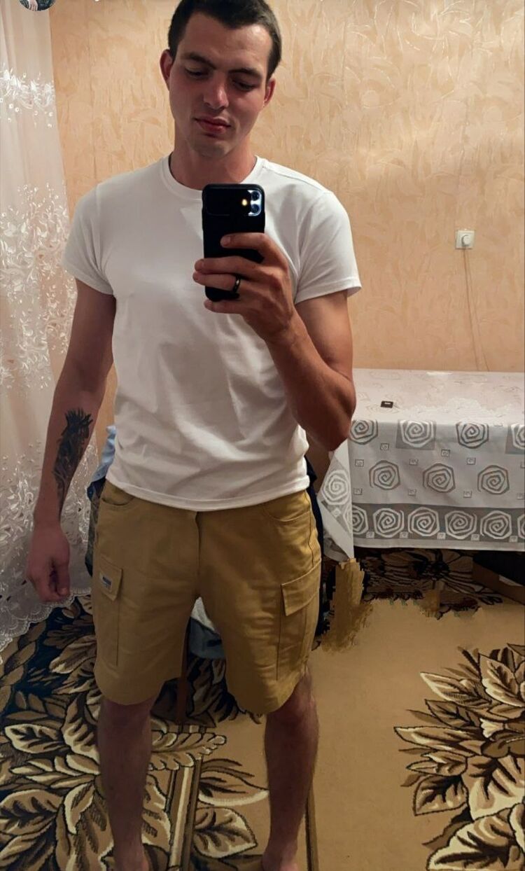  24695978  Artem, 26 ,    