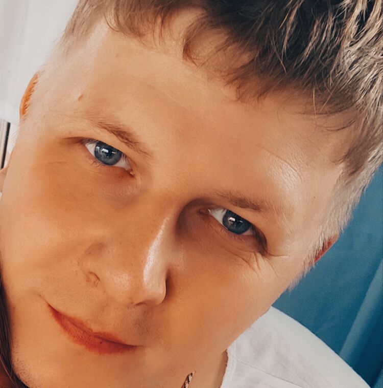  42901268  Viktor, 33 ,    