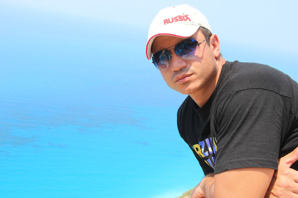  24675528  Dimitris, 75 ,    