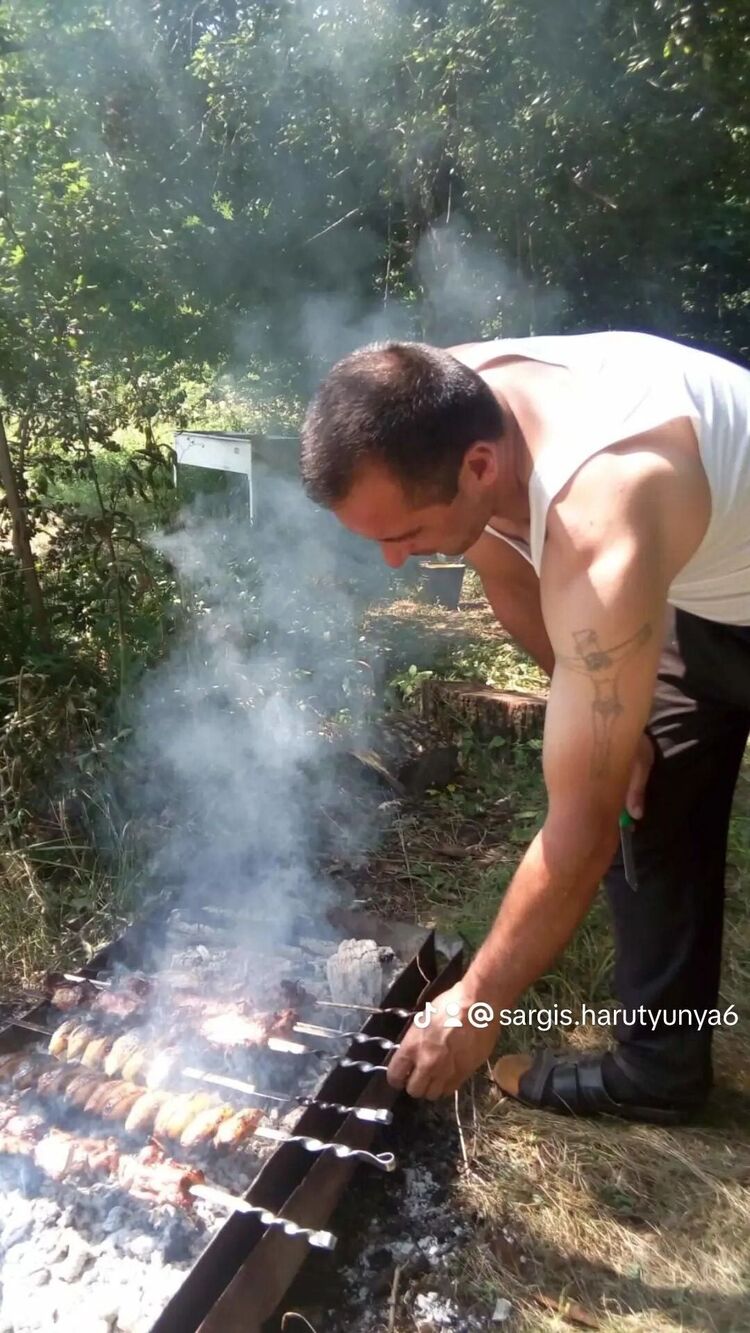  43637748  Sargis, 50 ,    