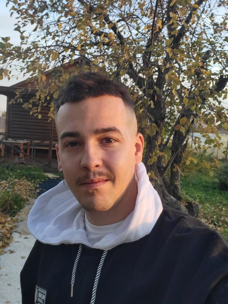  33319298  Igor, 32 ,     