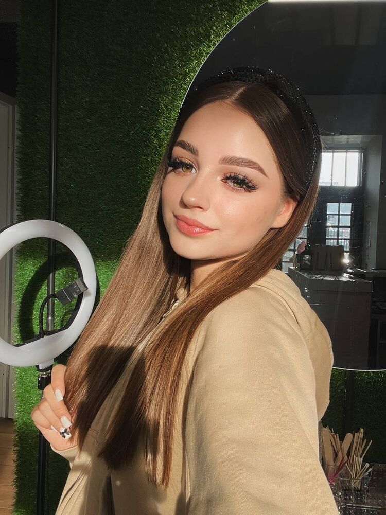  48620738  Alina, 19 ,    