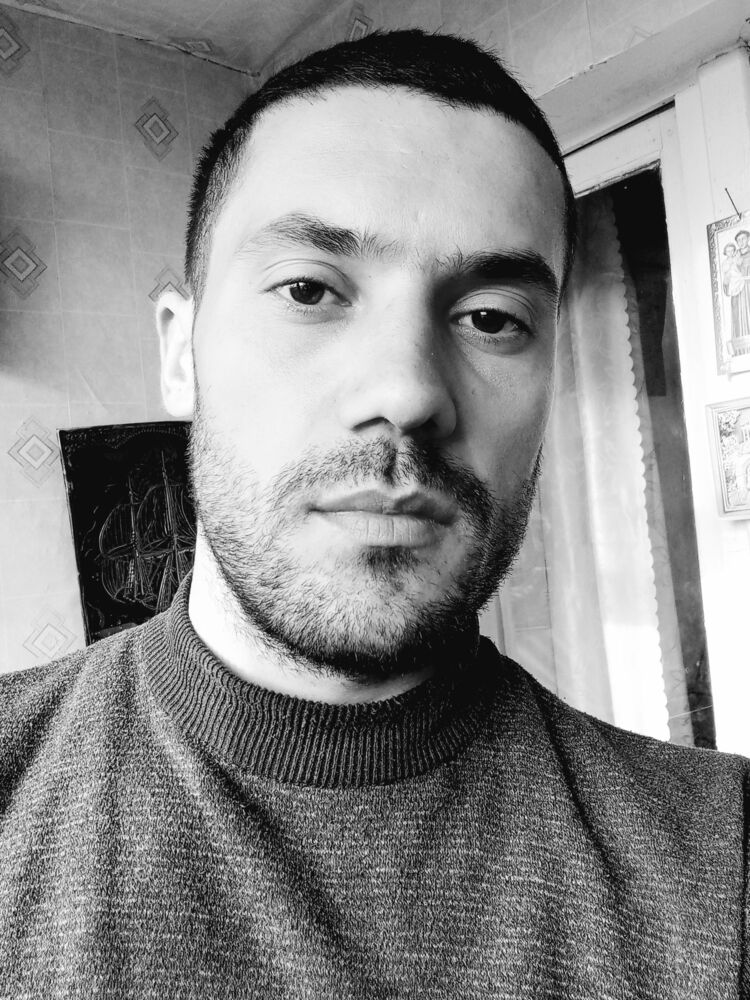  ,   Leo, 34 ,  