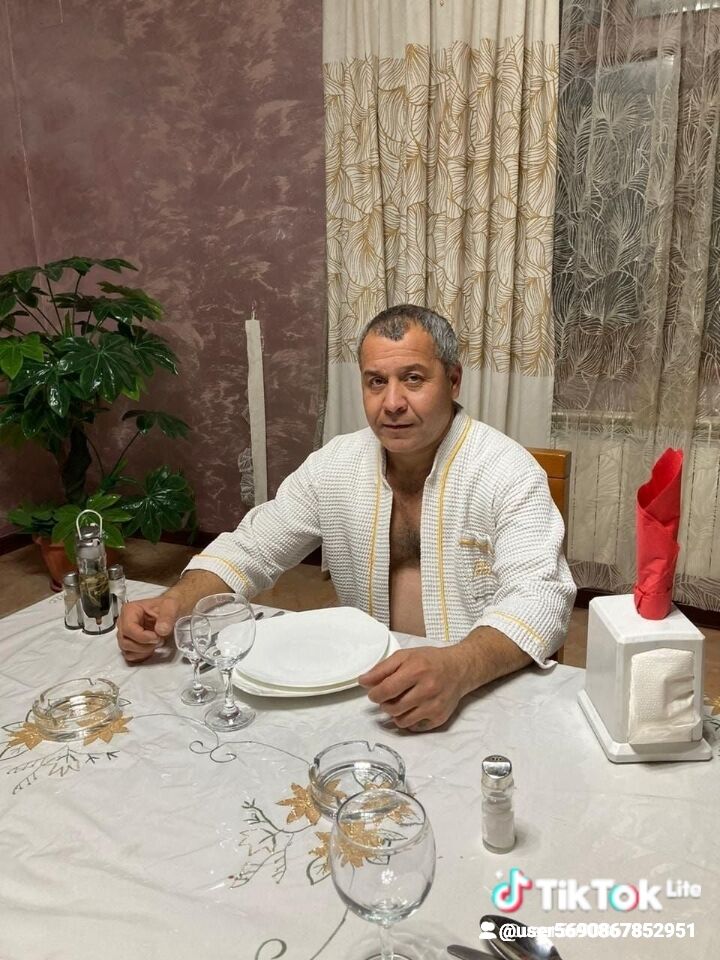  54720728  Akram, 45 ,    