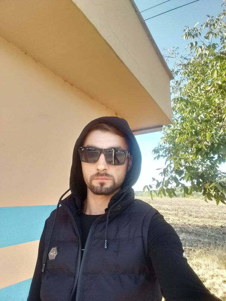  ,   Mihai, 29 ,  