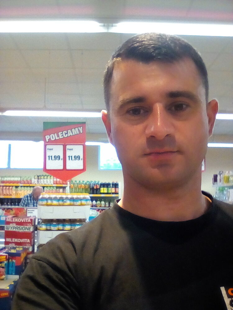  16390448  Mykola, 38 ,    