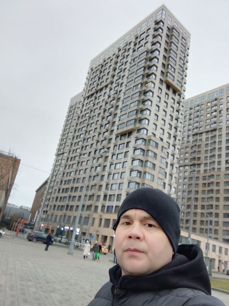  54712138  Meret, 42 ,    