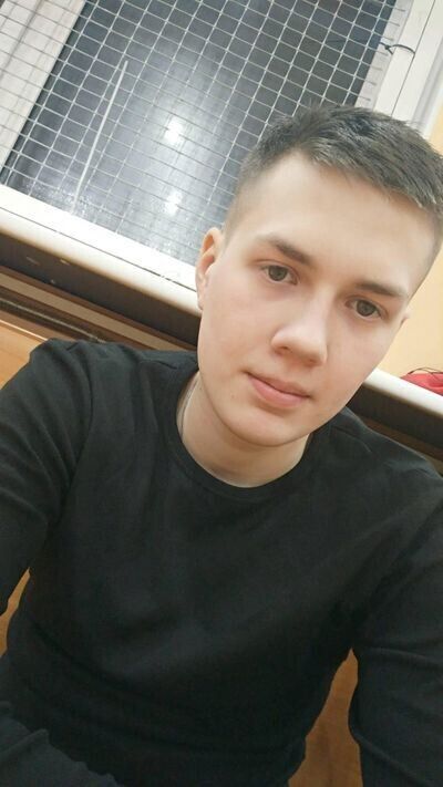  20537668  Artur, 26 ,    -