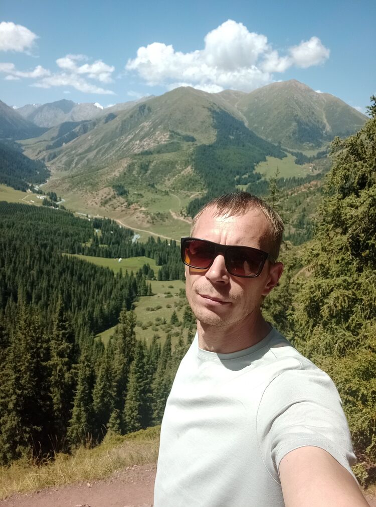  40152568  Pavel, 41 ,    