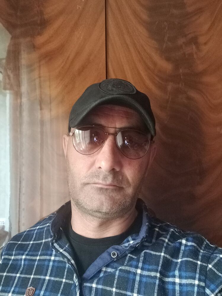  45948138  Artak, 42 ,    
