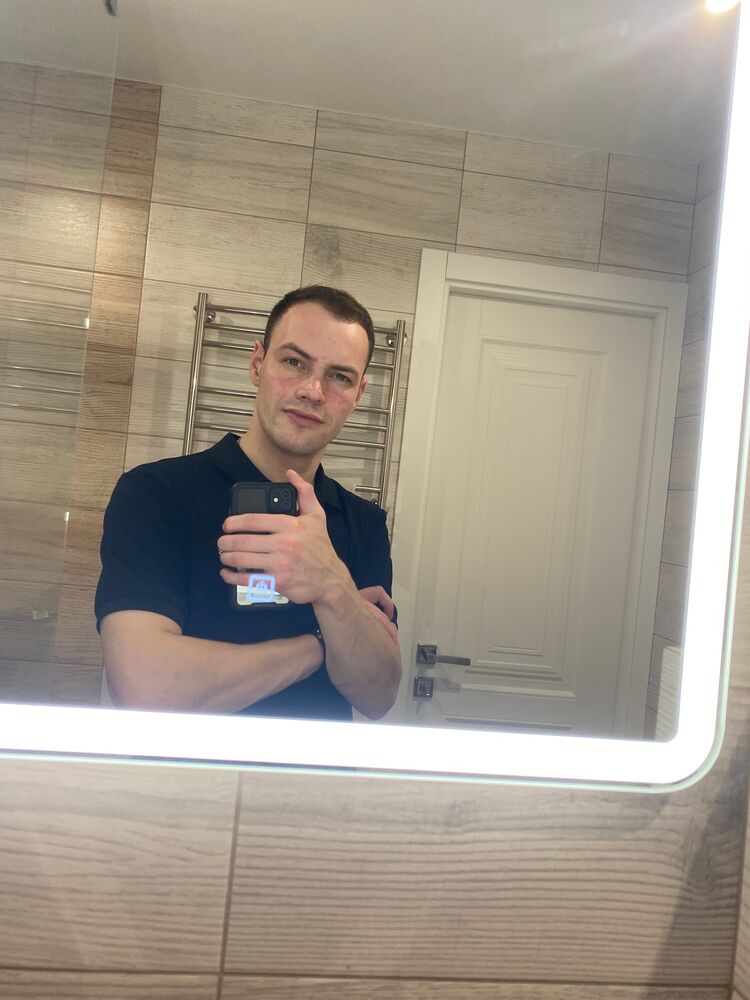  54131518  Konstantin, 27 ,    