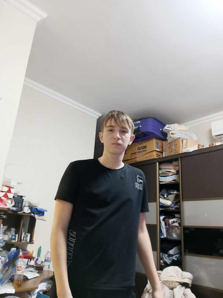  43724238  Nikolya, 19 ,    