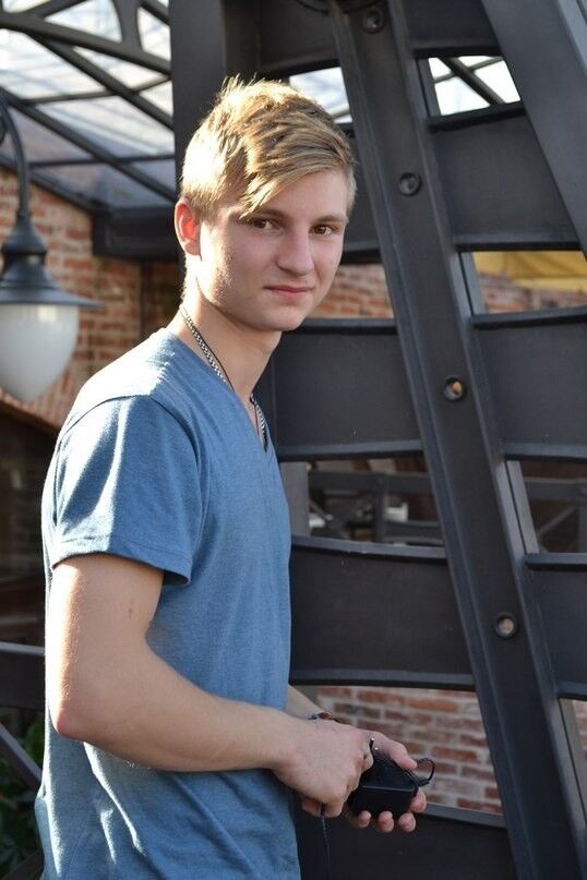  7784708  Andrew, 30 ,    -