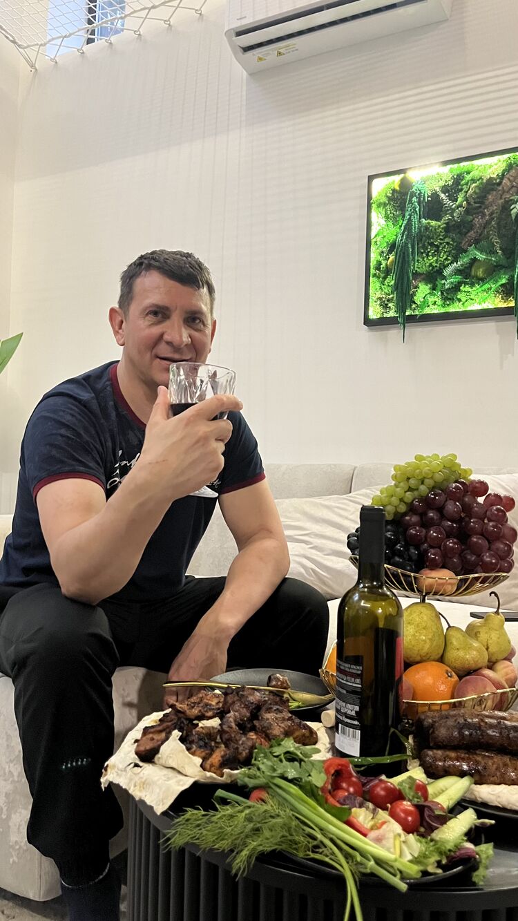  54061768  Vladimir, 43 ,    