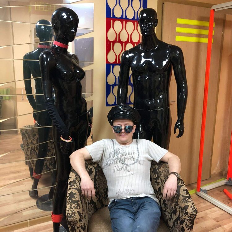  46512308  Petr, 42 ,    