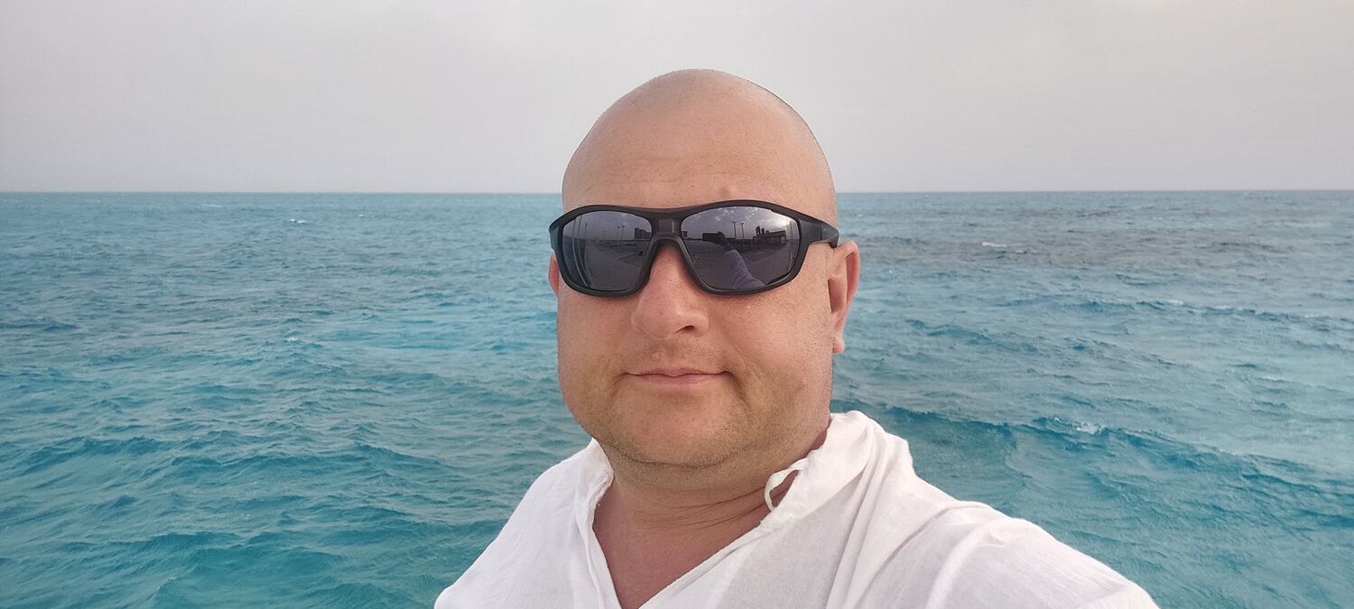  36152468  MIKHAIL, 44 ,    