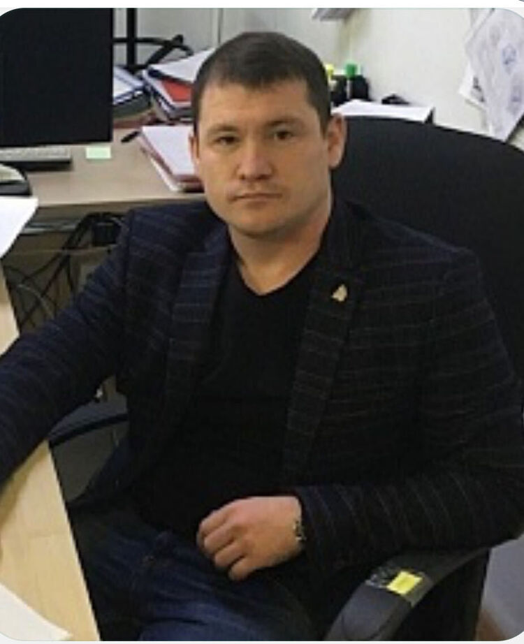 52317198  Anvar, 43 ,    