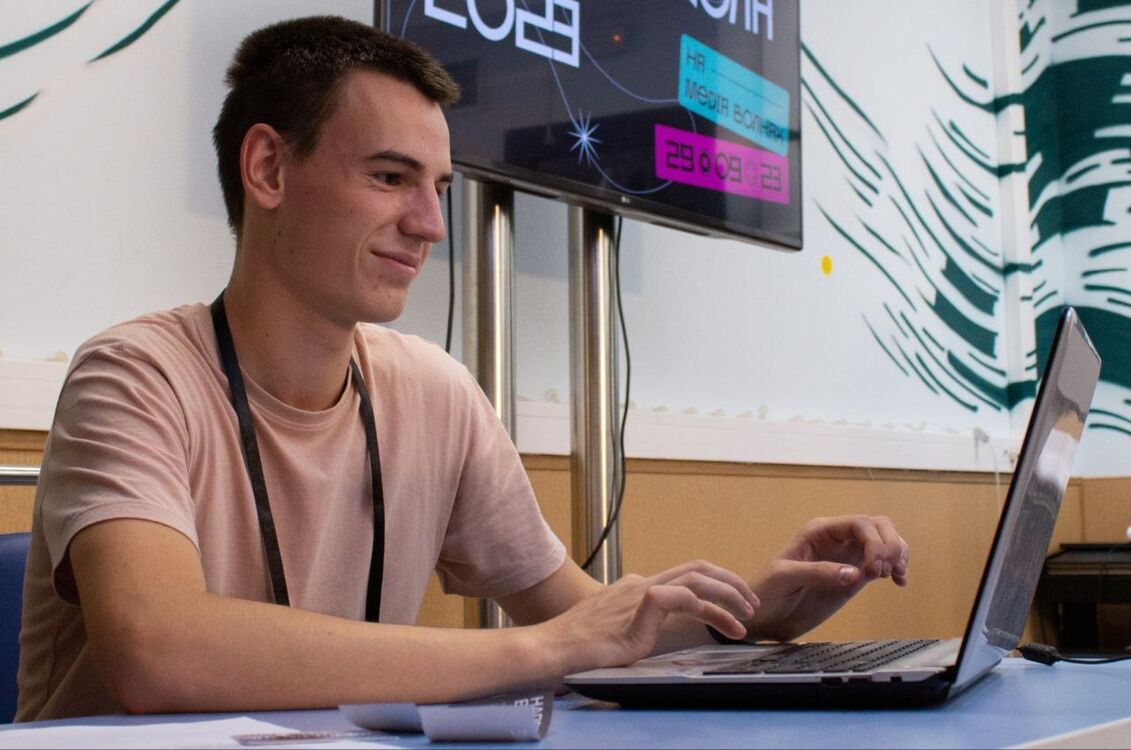  52680048  Alex, 27 ,    