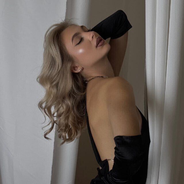  54306928  Elizabeth, 18 ,    