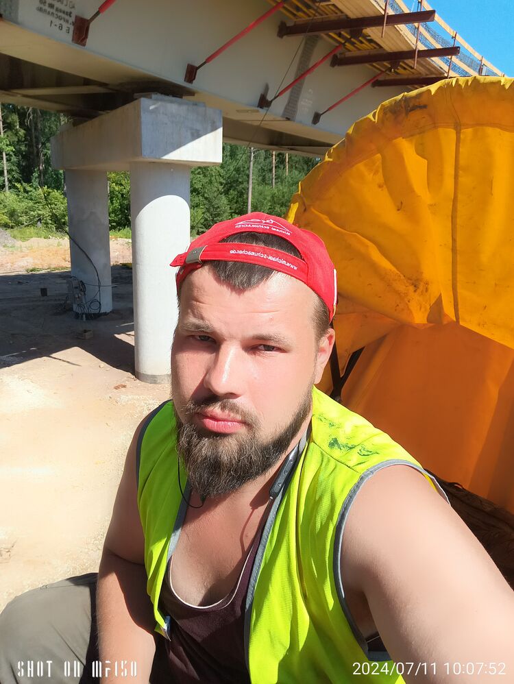  44589148  , 28 ,    