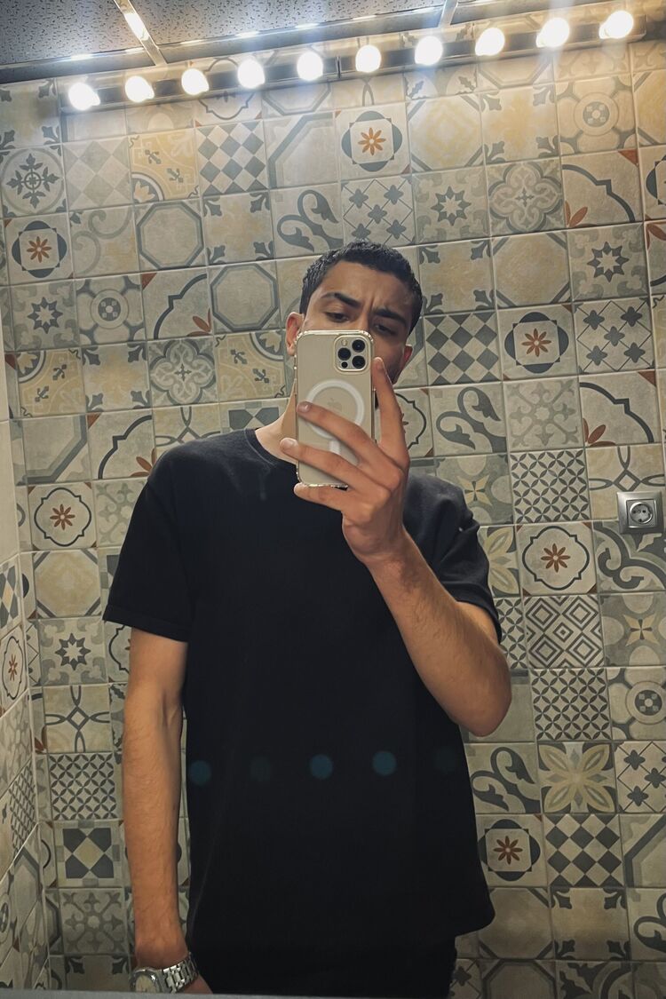  44665288  AHMED, 26 ,    