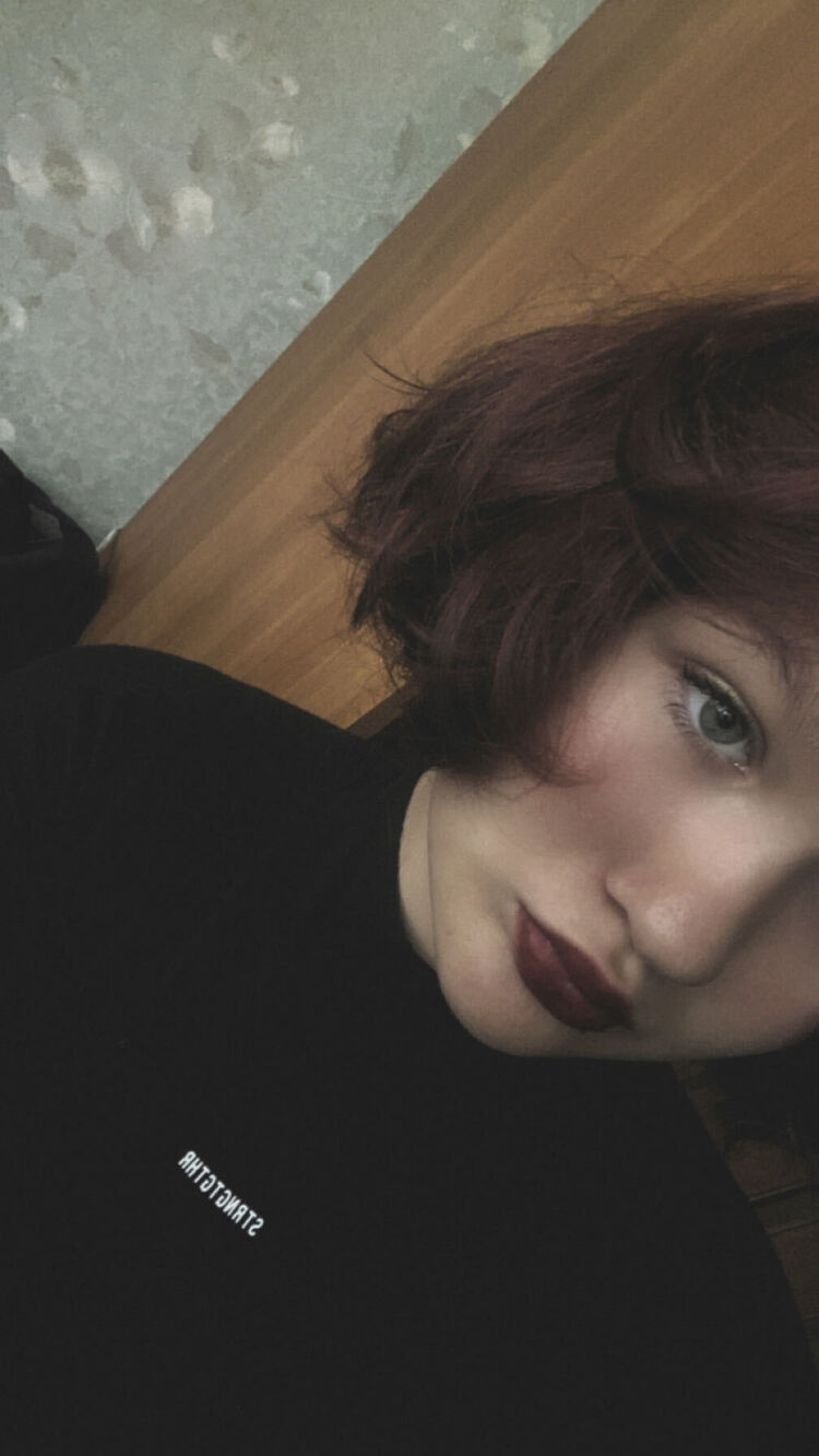  ,   Milana, 18 ,     