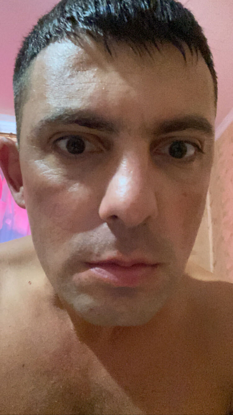  23634068  Tony, 32 ,    