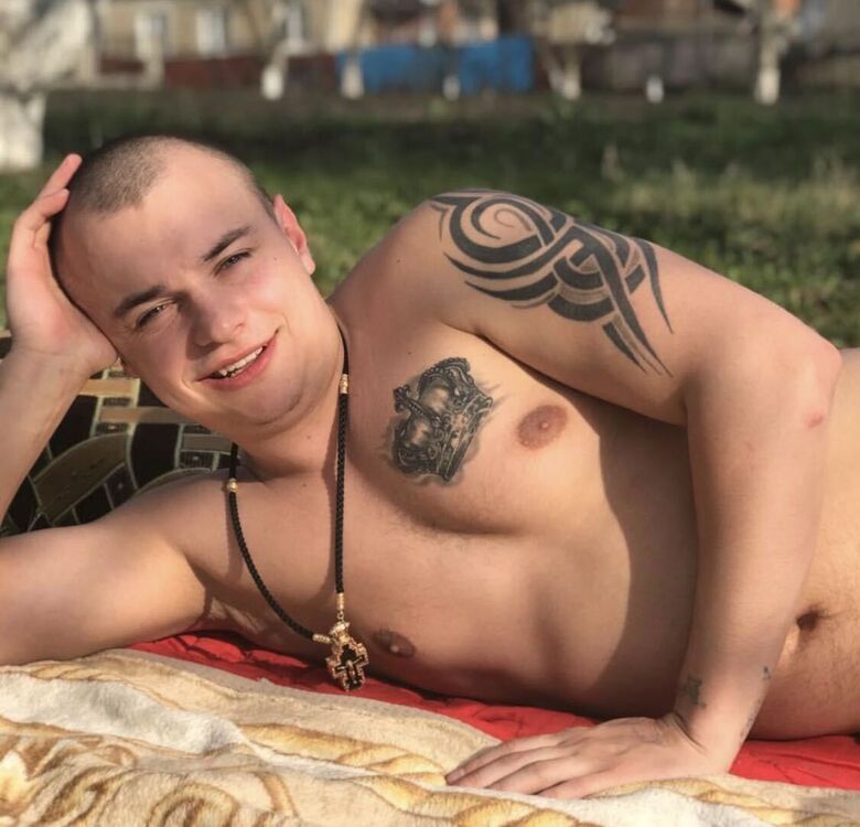  41251168  Daniel, 43 ,    -