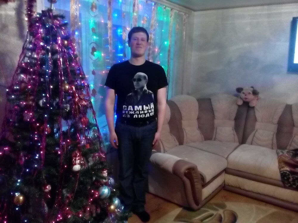  ,   Oleg, 32 ,   
