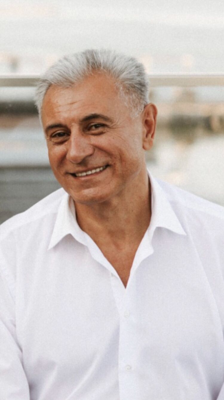  39856428  Ivan, 66 ,    