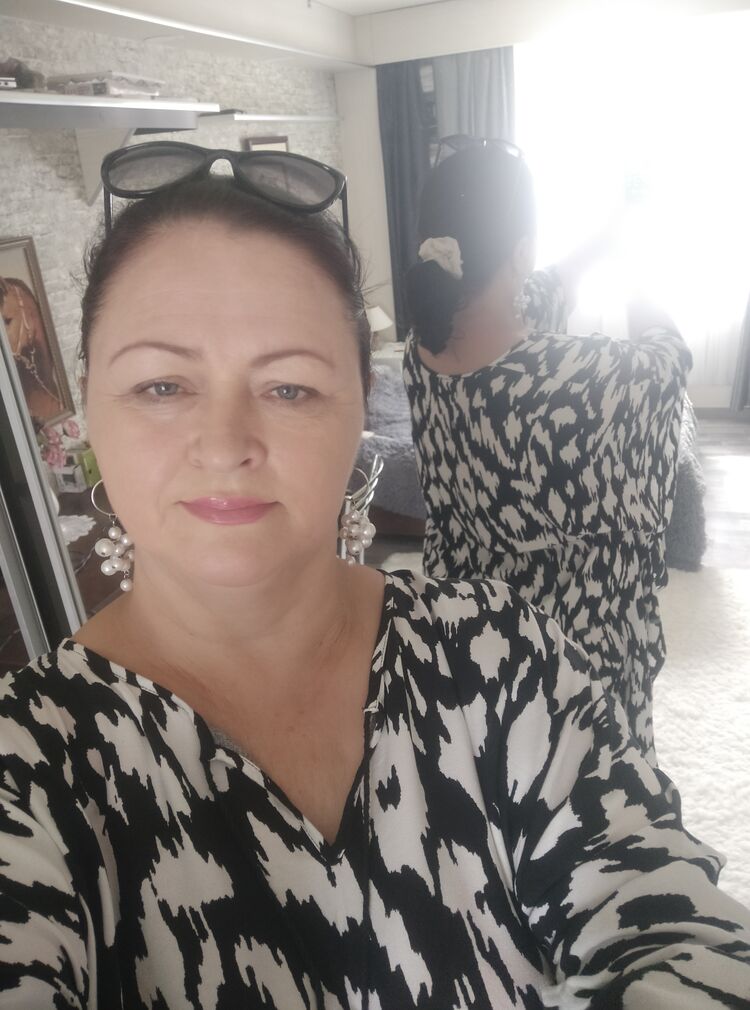  ,   Eva, 53 ,   ,   