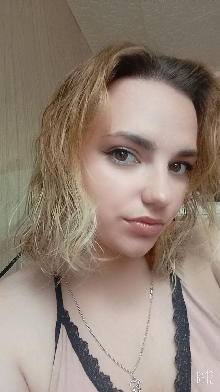  ,   Anastasia, 24 ,  