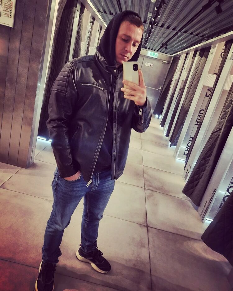  28788118  Maxim, 34 ,    