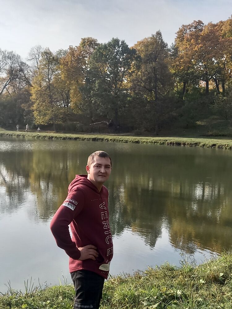  29724448  Roman, 32 ,    