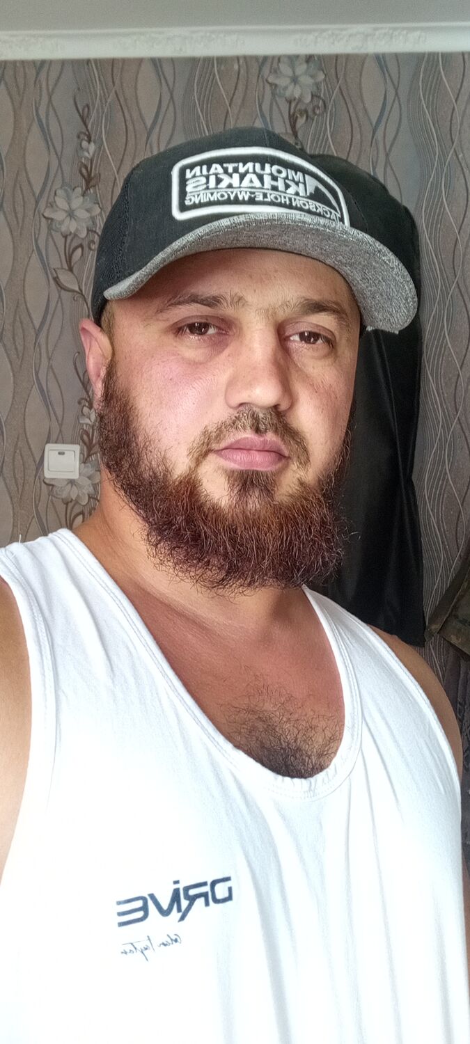  37677628  Umar, 37 ,    